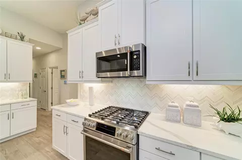 Kitchen - 12419 Oak Hill Way, Parrish, FL 34219 photo 6 of 8