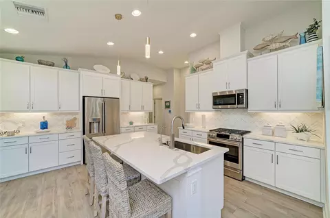Kitchen - 12419 Oak Hill Way, Parrish, FL 34219 photo 3 of 8