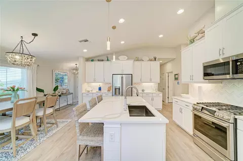 Kitchen - 12419 Oak Hill Way, Parrish, FL 34219 photo 4 of 8