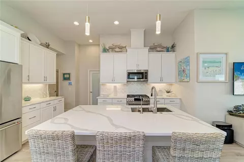 Kitchen - 12419 Oak Hill Way, Parrish, FL 34219 photo 2 of 8