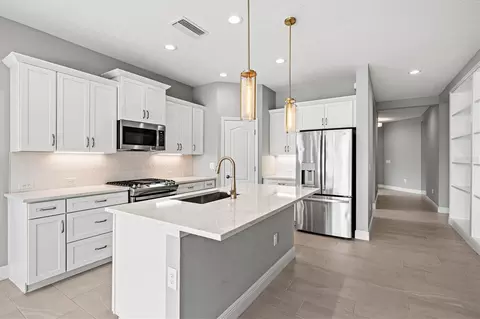 Kitchen - 3714 Woodmont Dr, Parrish, FL 34219 photo 5 of 8