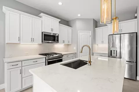 Kitchen - 3714 Woodmont Dr, Parrish, FL 34219 photo 6 of 8