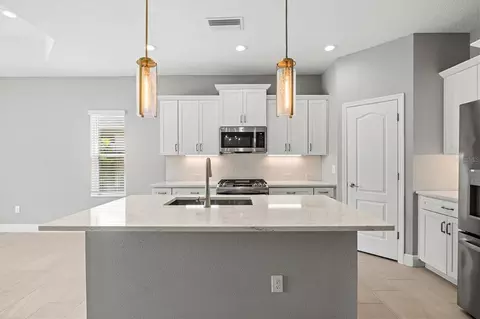 Kitchen - 3714 Woodmont Dr, Parrish, FL 34219 photo 4 of 8