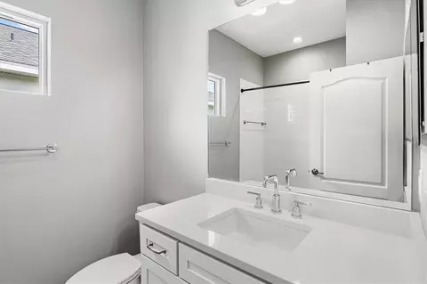 Bath - 3714 Woodmont Dr, Parrish, FL 34219 photo 3 of 4