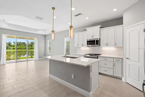 Kitchen - 3714 Woodmont Dr, Parrish, FL 34219 photo 1 of 8