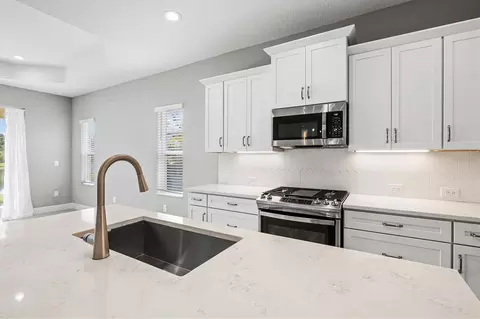 Kitchen - 3714 Woodmont Dr, Parrish, FL 34219 photo 3 of 8