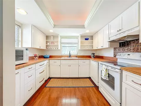 Kitchen - 4523 W Independence Dr, Bradenton, FL 34210 photo 1 of 5