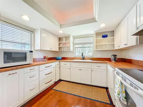 Kitchen - 4523 W Independence Dr, Bradenton, FL 34210 photo 4 of 5