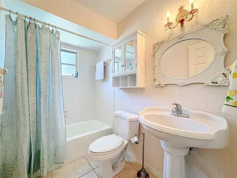 Bath - 4523 W Independence Dr, Bradenton, FL 34210 photo 2 of 2