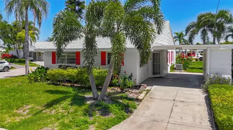 Exterior - 4523 W Independence Dr, Bradenton, FL 34210 photo 2 of 10