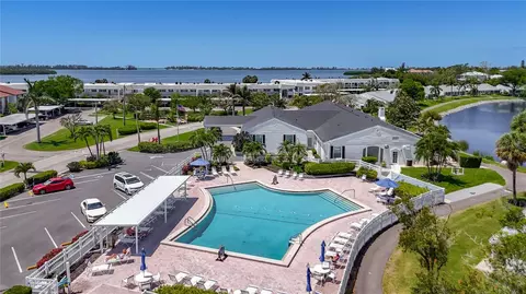 Exterior - 4523 W Independence Dr, Bradenton, FL 34210 photo 10 of 10
