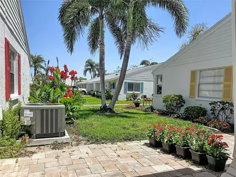 Exterior - 4523 W Independence Dr, Bradenton, FL 34210 photo 6 of 10