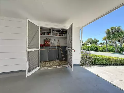 Exterior - 4523 W Independence Dr, Bradenton, FL 34210 photo 8 of 10