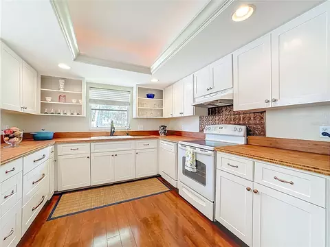 Kitchen - 4523 W Independence Dr, Bradenton, FL 34210 photo 3 of 5