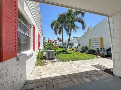 Exterior - 4523 W Independence Dr, Bradenton, FL 34210 photo 5 of 10