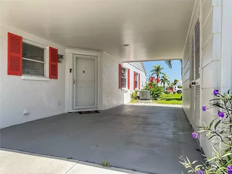 Exterior - 4523 W Independence Dr, Bradenton, FL 34210 photo 4 of 10