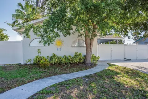 519 51st St W, Bradenton, FL 34209