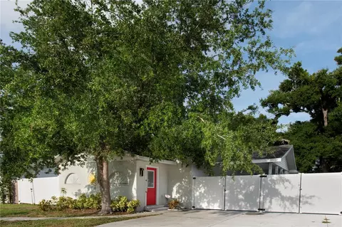 519 51st St W, Bradenton, FL 34209