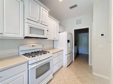 Kitchen - 8721 Stone Harbour Loop, Bradenton, FL 34212 photo 3 of 6
