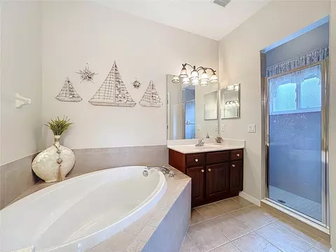 Bath - 8721 Stone Harbour Loop, Bradenton, FL 34212 photo 3 of 3