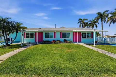 4515-4517 103rd Street Ct W, Bradenton, FL 34210