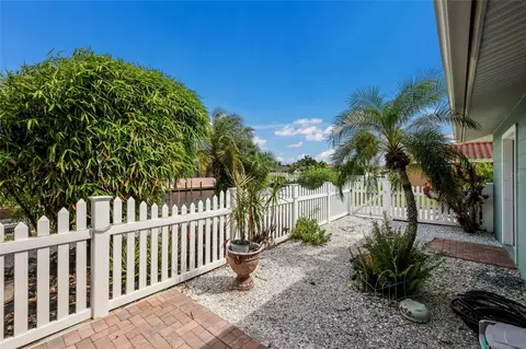 Exterior - 5007 Bimini Dr, Bradenton, FL 34210 photo 8 of 11