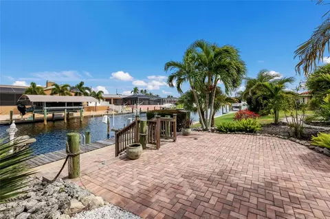 Exterior - 5007 Bimini Dr, Bradenton, FL 34210 photo 4 of 11