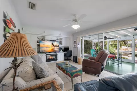 Living - 5007 Bimini Dr, Bradenton, FL 34210 photo 3 of 4