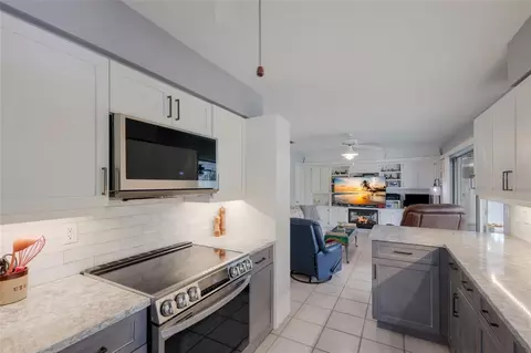 Kitchen - 5007 Bimini Dr, Bradenton, FL 34210 photo 2 of 3