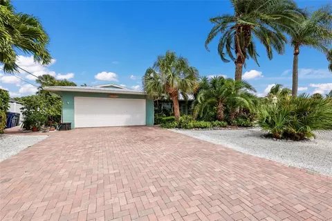 Exterior - 5007 Bimini Dr, Bradenton, FL 34210 photo 1 of 11