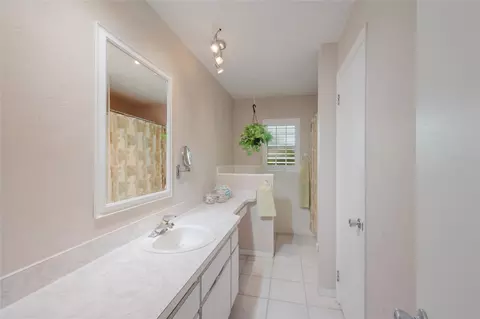 Bath - 5007 Bimini Dr, Bradenton, FL 34210 photo 1 of 2