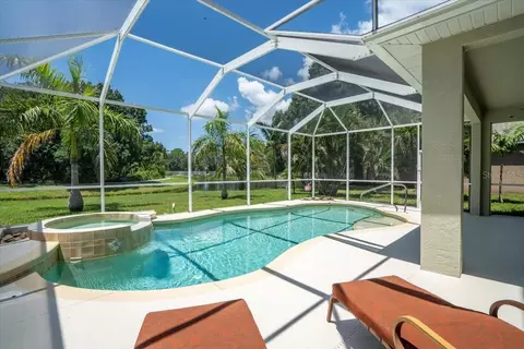 Exterior - 5809 Lexington Dr, Parrish, FL 34219 photo 4 of 14