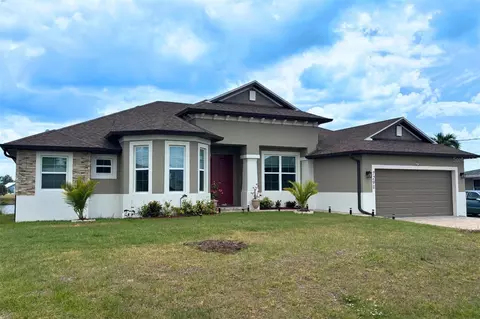 729 Crestview Cir NW, Port Charlotte, FL 33948