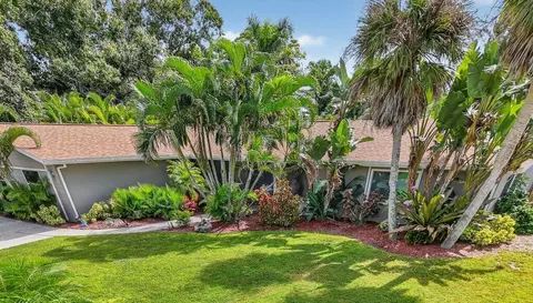 1884 Southpointe Dr, Sarasota, FL 34231