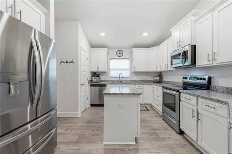 Kitchen - 5906 164th Ave E, Parrish, FL 34219 photo 4 of 6