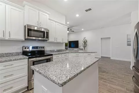 Kitchen - 5906 164th Ave E, Parrish, FL 34219 photo 6 of 6