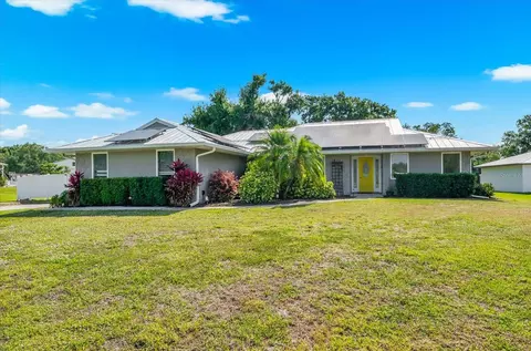 1821 Racimo Dr, Sarasota, FL 34240