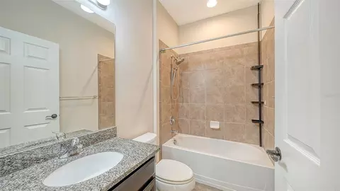 Bath - 7730 110th Ave E, Parrish, FL 34219 photo 3 of 3