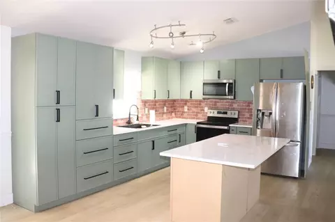Kitchen - 80 Juniper Trail Loop, Ocala, FL 34480 photo 1 of 2