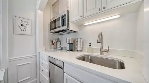 Kitchen - 51 Macewen Dr #12, Osprey, FL 34229 photo 1 of 2