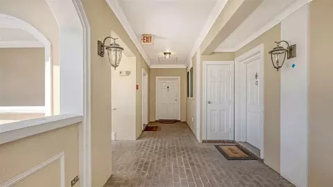Entry Way - 51 Macewen Dr #12, Osprey, FL 34229 photo 1 of 3