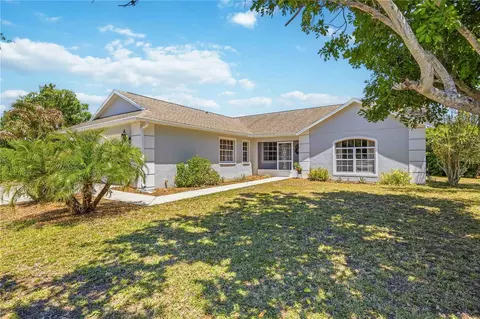 4851 Hamlets Grove Dr, Sarasota, FL 34235