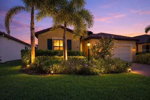 10221 Loch Lomond Dr, Bradenton, FL 34211