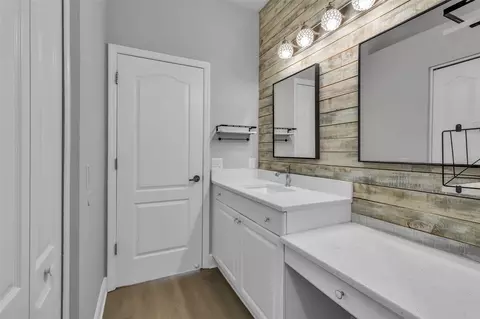 Bath - 4930 78th St E, Bradenton, FL 34203 photo 2 of 5