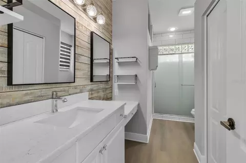 Bath - 4930 78th St E, Bradenton, FL 34203 photo 3 of 5