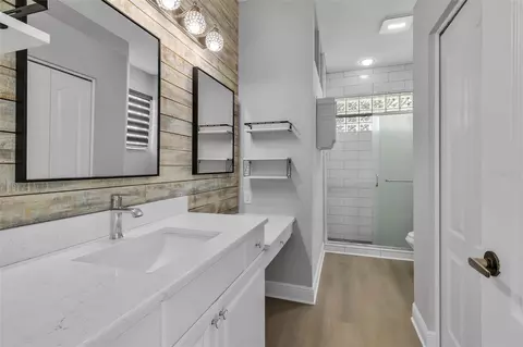 Bath - 4930 78th St E, Bradenton, FL 34203 photo 1 of 5