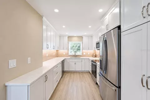 Kitchen - 4857 Independence Dr, Bradenton, FL 34210 photo 2 of 5