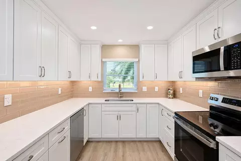 Kitchen - 4857 Independence Dr, Bradenton, FL 34210 photo 3 of 5