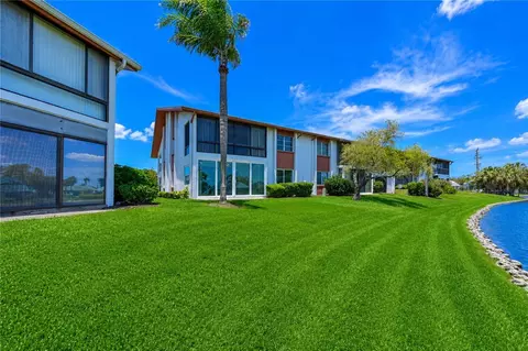 Exterior - 4857 Independence Dr, Bradenton, FL 34210 photo 4 of 8