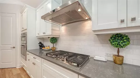 Kitchen - 13918 Old Creek Ct, Parrish, FL 34219 photo 4 of 5
